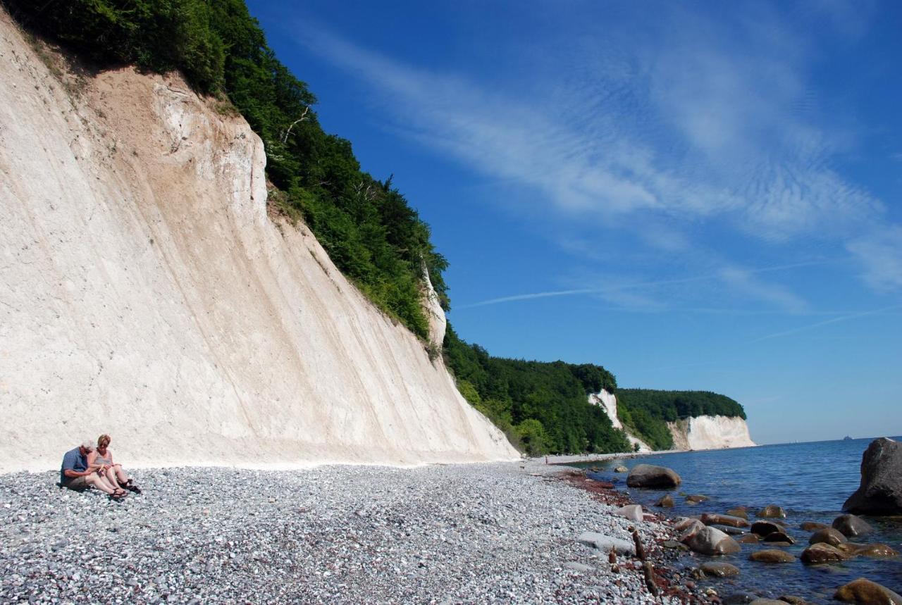 Schoene Ferienwohnungen Mit Kamin Im Ostseebad Sellin Exterior foto
