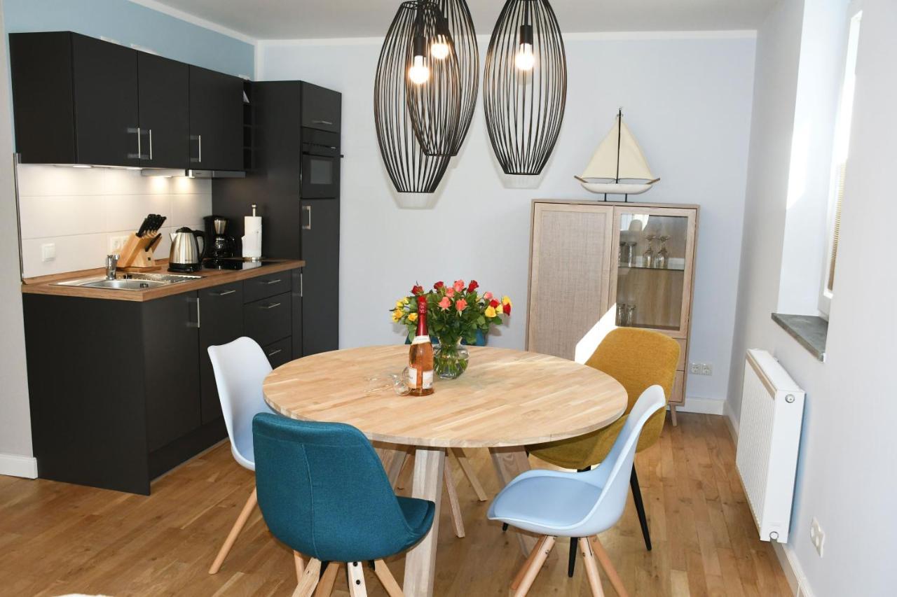 Schoene Ferienwohnungen Mit Kamin Im Ostseebad Sellin Exterior foto